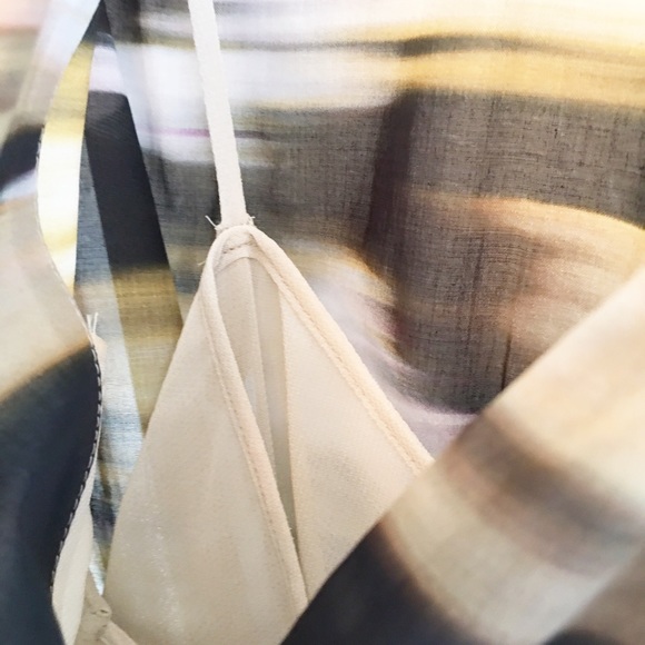 Akris Punto | Camo Print Wrap Belted Dress - Picture 5 of 7